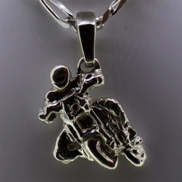 Motard en pendentif argent