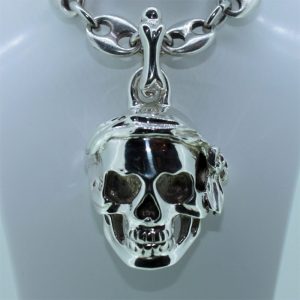 Tête de mort en pendentif argent